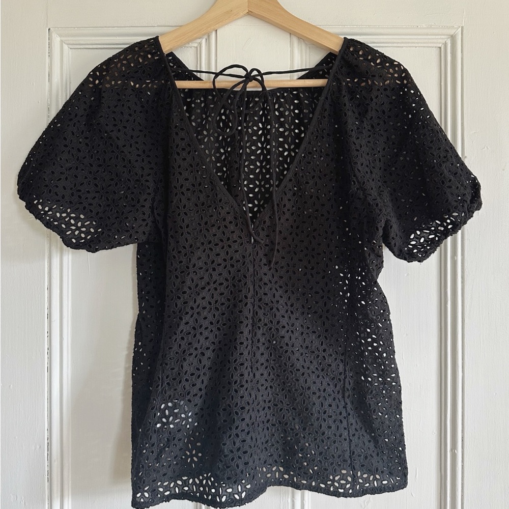 V-back puff-sleeve eyelet top in Black.
Size 6 - Picture 3 of 6